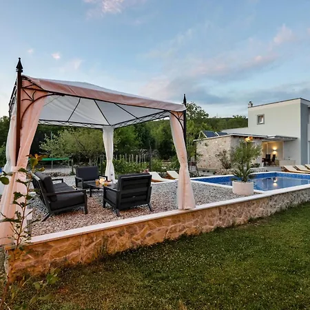 Сasa de vacaciones Beautiful In With Kitchen Veliki Brocanac